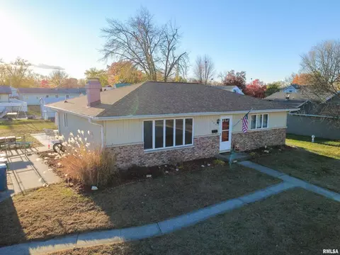 505 5th Ave, Camanche, IA 52730