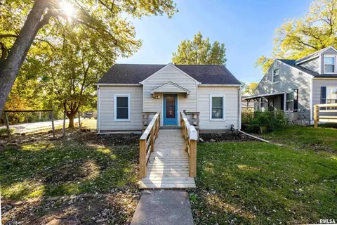 2103 W High St, Davenport, IA 52804