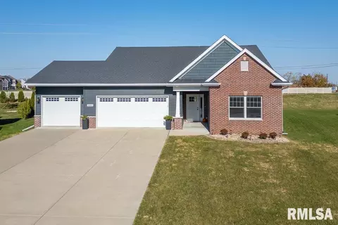 3880 Deckard Dr, Bettendorf, IA 52722