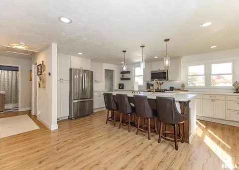 611 E Main St, Geneseo, IL 61254 photo 5