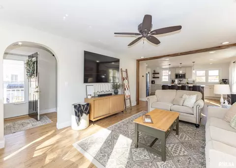 611 E Main St, Geneseo, IL 61254 photo 9