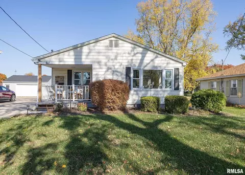 611 E Main St, Geneseo, IL 61254 photo 2