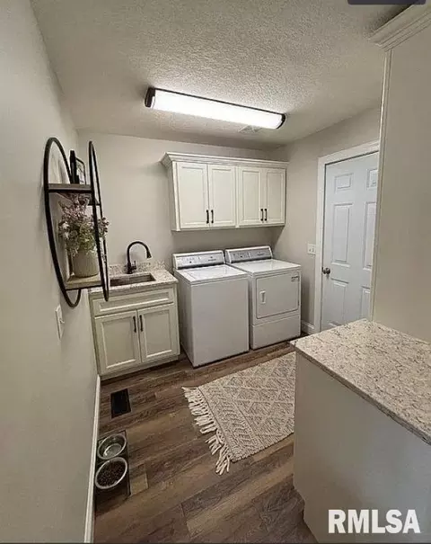 925 S 3rd St, Eldridge, IA 52748 photo 5