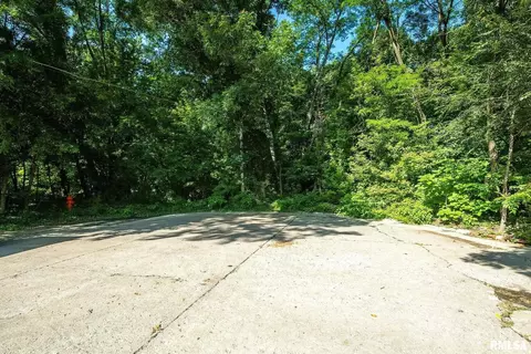 4204 13 Ave, Moline, IL 61265