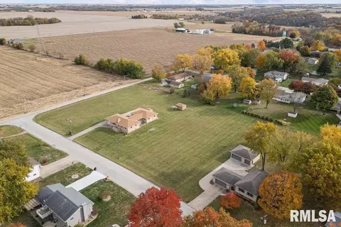 67 Buysse Dr, Coal Valley, IL 61240