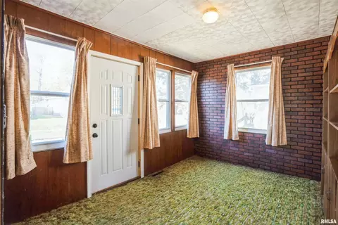 305 8th St, Silvis, IL 61282 photo 3