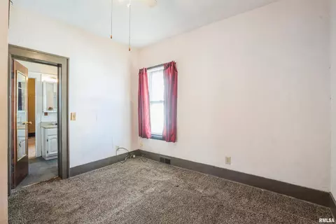 305 8th St, Silvis, IL 61282 photo 11