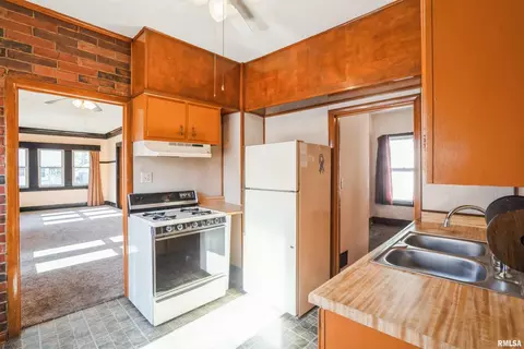 305 8th St, Silvis, IL 61282 photo 10