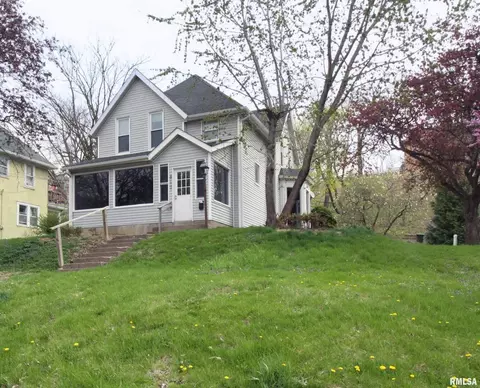 817 Marquette St, Davenport, IA 52804