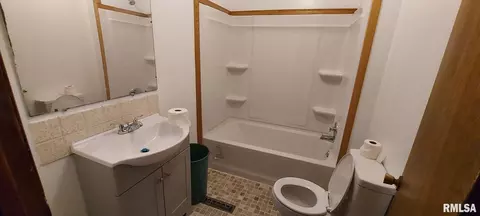 Bath - 862 270th St, Viola, IL 61486 photo 1 of 1
