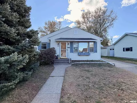 1043 14th Ave S, Clinton, IA 52732