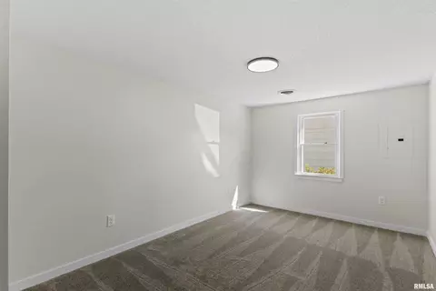 Bedroom - 1501 43rd St, Moline, IL 61265 photo 5 of 8