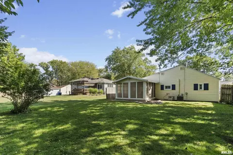 Exterior - 1501 43rd St, Moline, IL 61265 photo 4 of 5