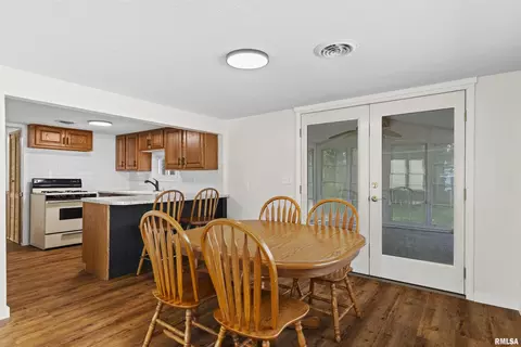 Dining - 1501 43rd St, Moline, IL 61265 photo 1 of 1