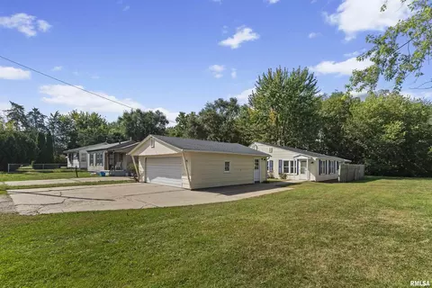 Exterior - 1501 43rd St, Moline, IL 61265 photo 1 of 5