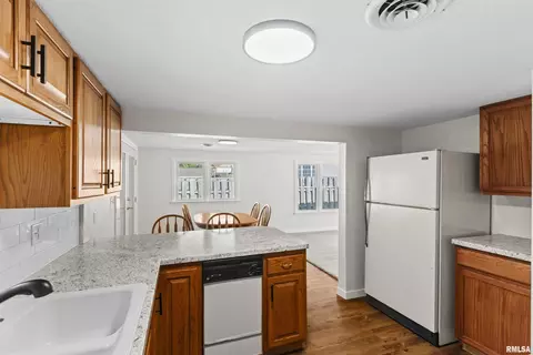 Kitchen - 1501 43rd St, Moline, IL 61265 photo 3 of 3