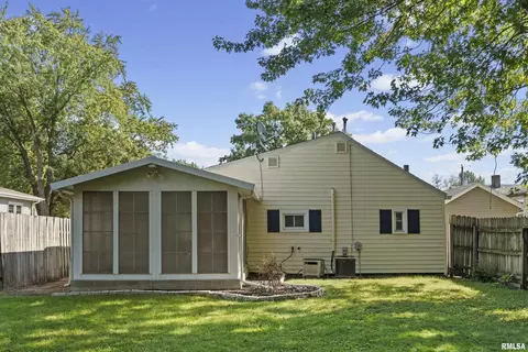 Exterior - 1501 43rd St, Moline, IL 61265 photo 3 of 5