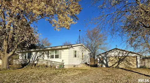 1093 Ocean Ave, Moscow, IA 52760