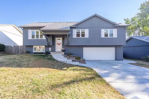 5735 Taylor St, Davenport, IA 52806