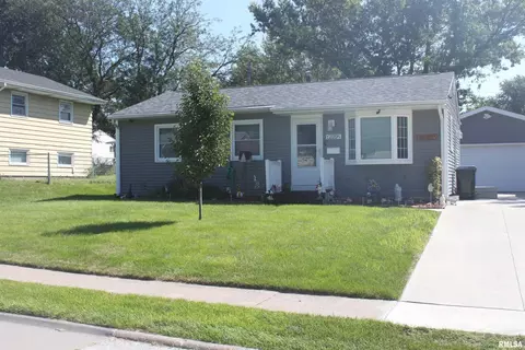 1119 N Thornwood Ave, Davenport, IA 52804
