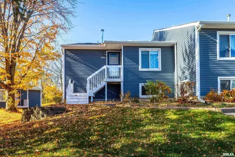3374 N Willow Ct, Bettendorf, IA 52722
