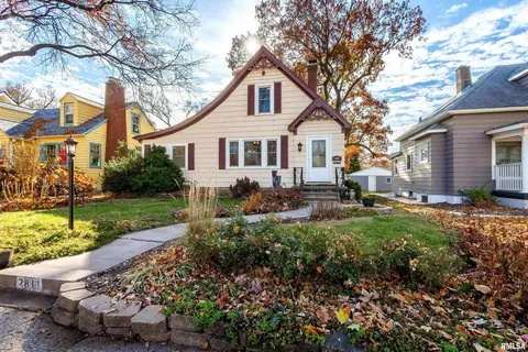 2811 E 18th St, Davenport, IA 52803