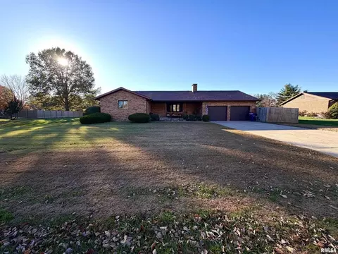 206 Daras Dr, Carmi, IL 62821