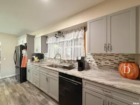 640 32nd Ave, Moline, IL 61265 photo 13