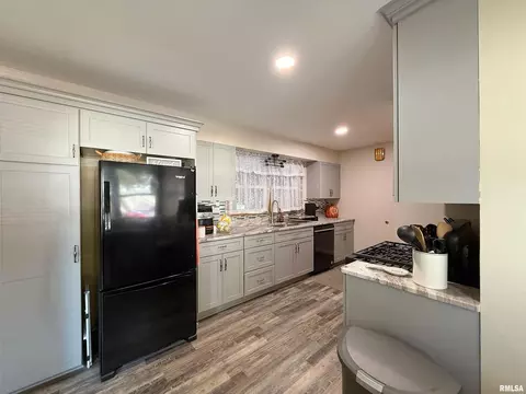 640 32nd Ave, Moline, IL 61265 photo 12