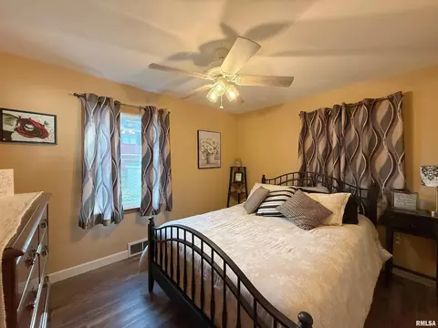 640 32nd Ave, Moline, IL 61265 photo 17