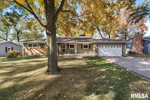 2620 Harmony Dr, Bettendorf, IA 52722