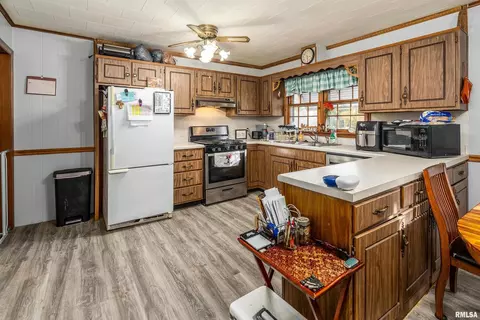 2010 1st St, Eldorado, IL 62930 photo 8