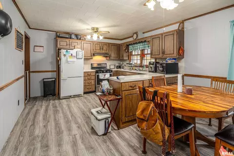 2010 1st St, Eldorado, IL 62930 photo 7