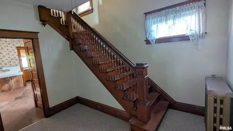 Entry Way - 2013 16th St, Moline, IL 61265 photo 2 of 2