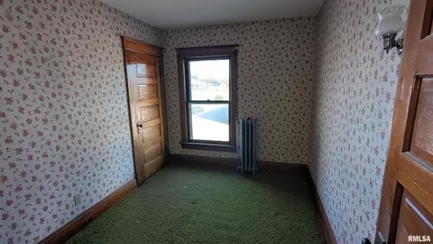 Bedroom - 2013 16th St, Moline, IL 61265 photo 2 of 4