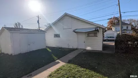 Exterior - 2013 16th St, Moline, IL 61265 photo 3 of 3