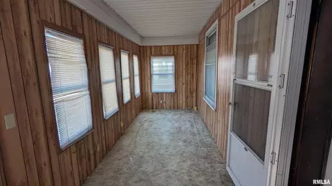 Exterior - 2013 16th St, Moline, IL 61265 photo 2 of 3