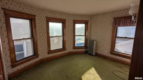 Bedroom - 2013 16th St, Moline, IL 61265 photo 4 of 4