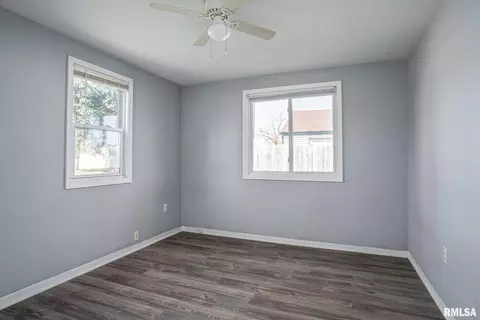 Bedroom - 1310 39th St, Moline, IL 61265 photo 3 of 6