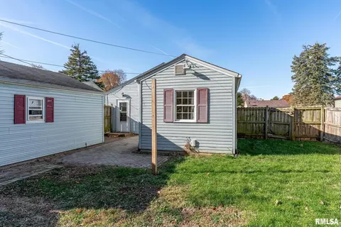 Exterior - 1310 39th St, Moline, IL 61265 photo 4 of 4
