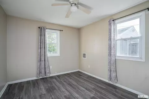 Bedroom - 1310 39th St, Moline, IL 61265 photo 1 of 6