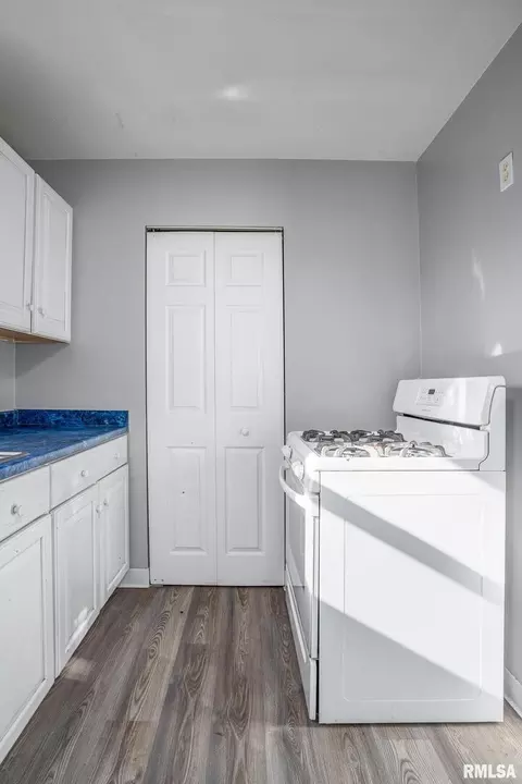 Kitchen - 1310 39th St, Moline, IL 61265 photo 2 of 3