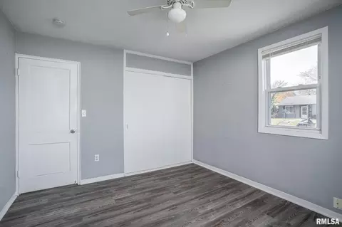 Bedroom - 1310 39th St, Moline, IL 61265 photo 4 of 6