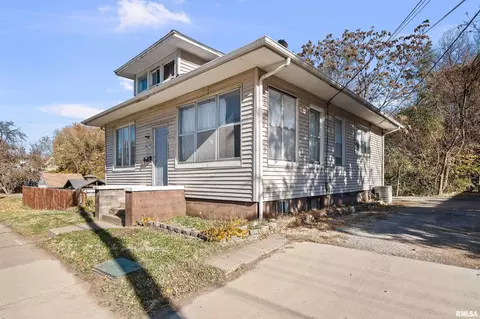 1419 Division St, Davenport, IA 52803