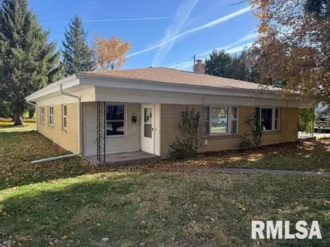 425 27th St, Bettendorf, IA 52722