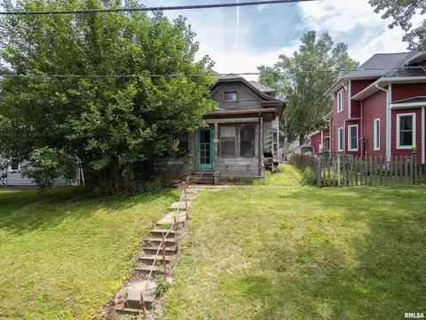 307 Walcott St, Dixon, IA 52745