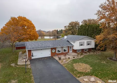 592 Lake Dr, Woodhull, IL 61490