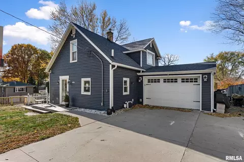 1406 26th St, Bettendorf, IA 52722