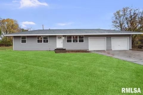 18503 Maverick Ln, Muscatine, IA 52761