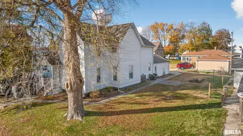 Exterior - 919 9th Ave, Fulton, IL 61252 photo 3 of 13
